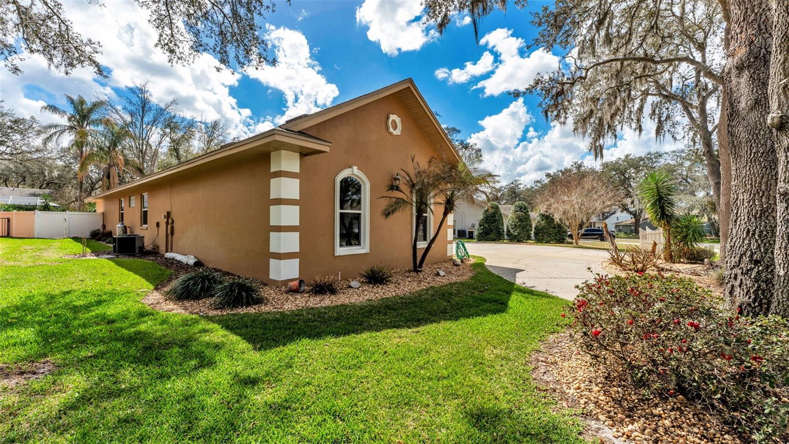 1603 Sir Henrys Trl, Lakeland, FL 33809 photo