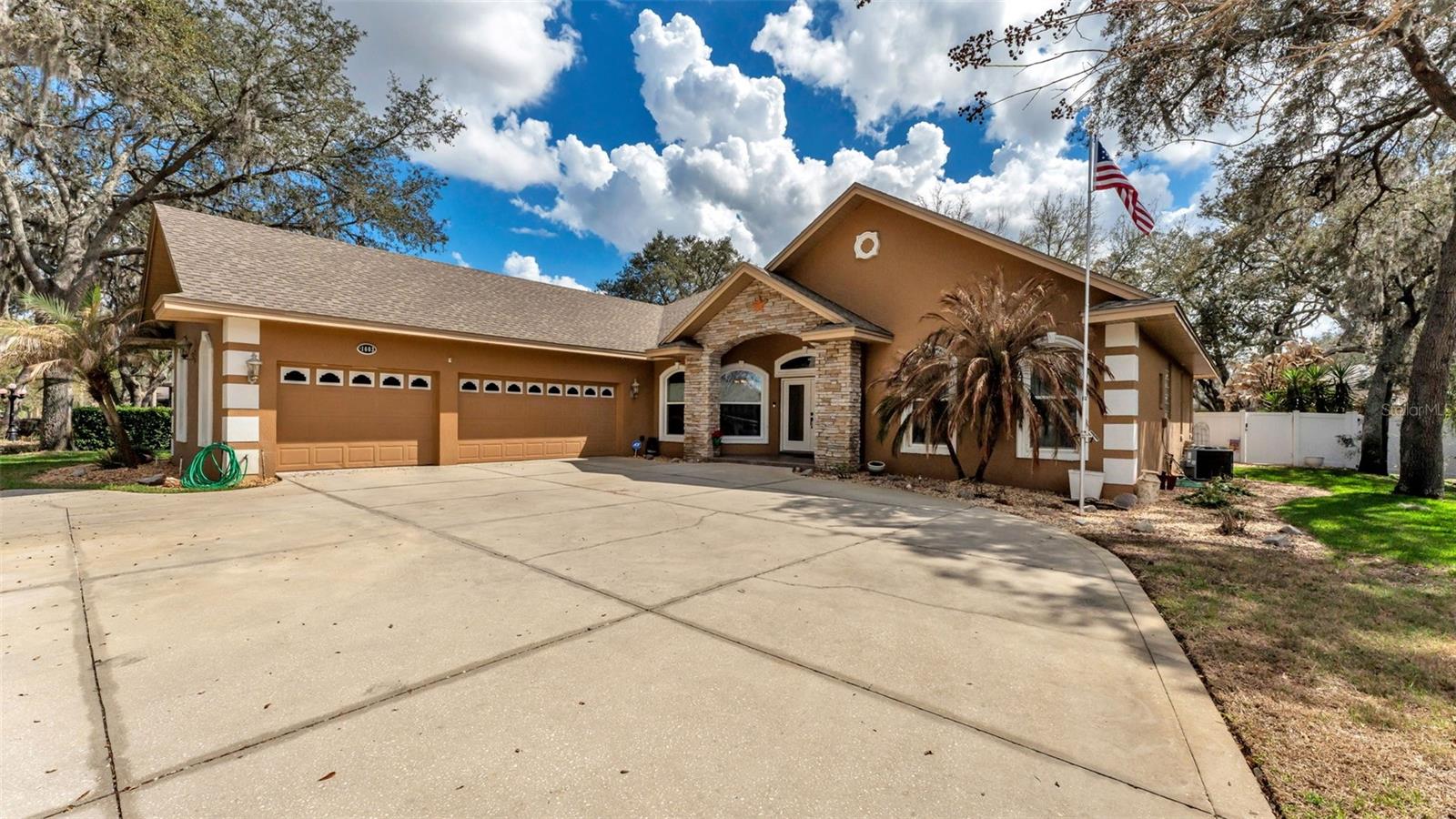 1603 Sir Henrys Trl, Lakeland, FL 33809 photo