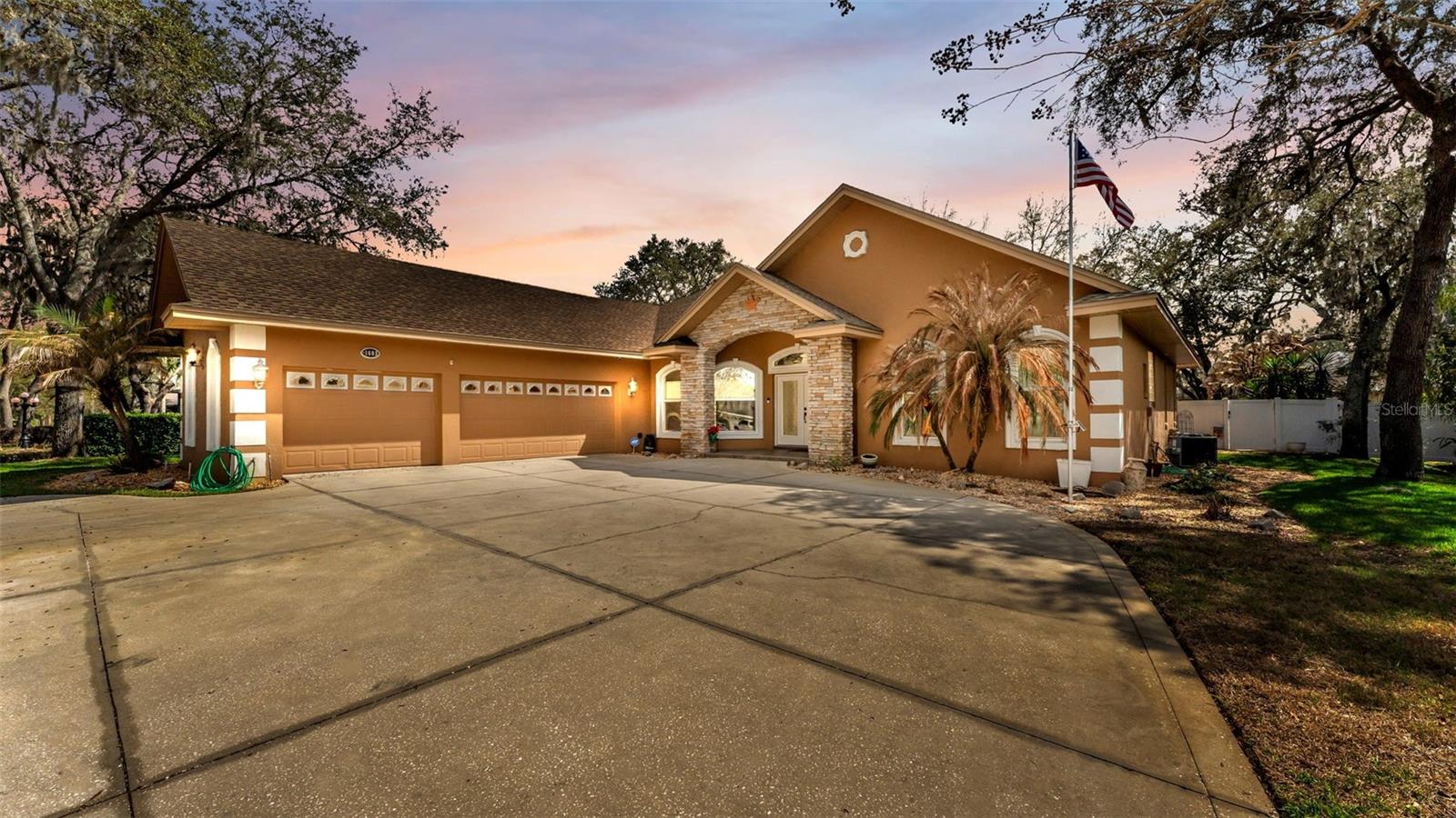 1603 Sir Henrys Trl, Lakeland, FL 33809 photo