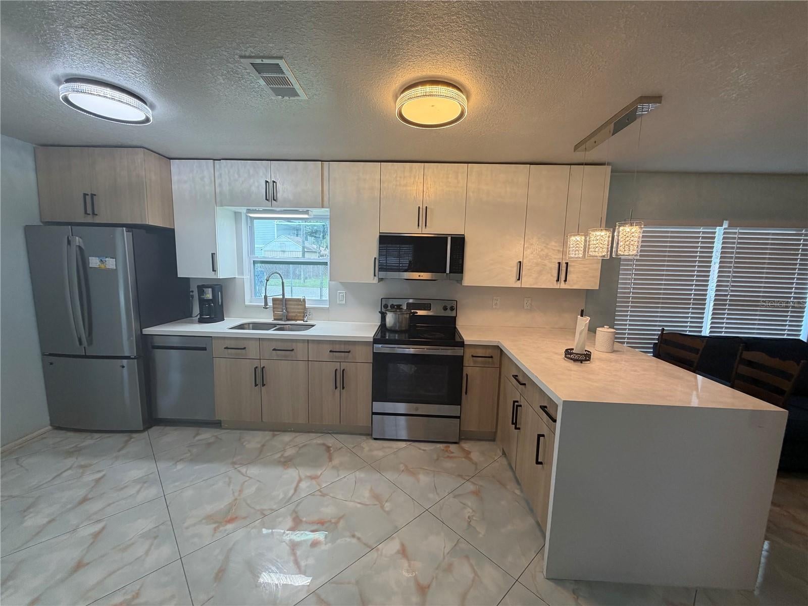 10909 W Elbow Dr, Tampa, FL 33612 photo
