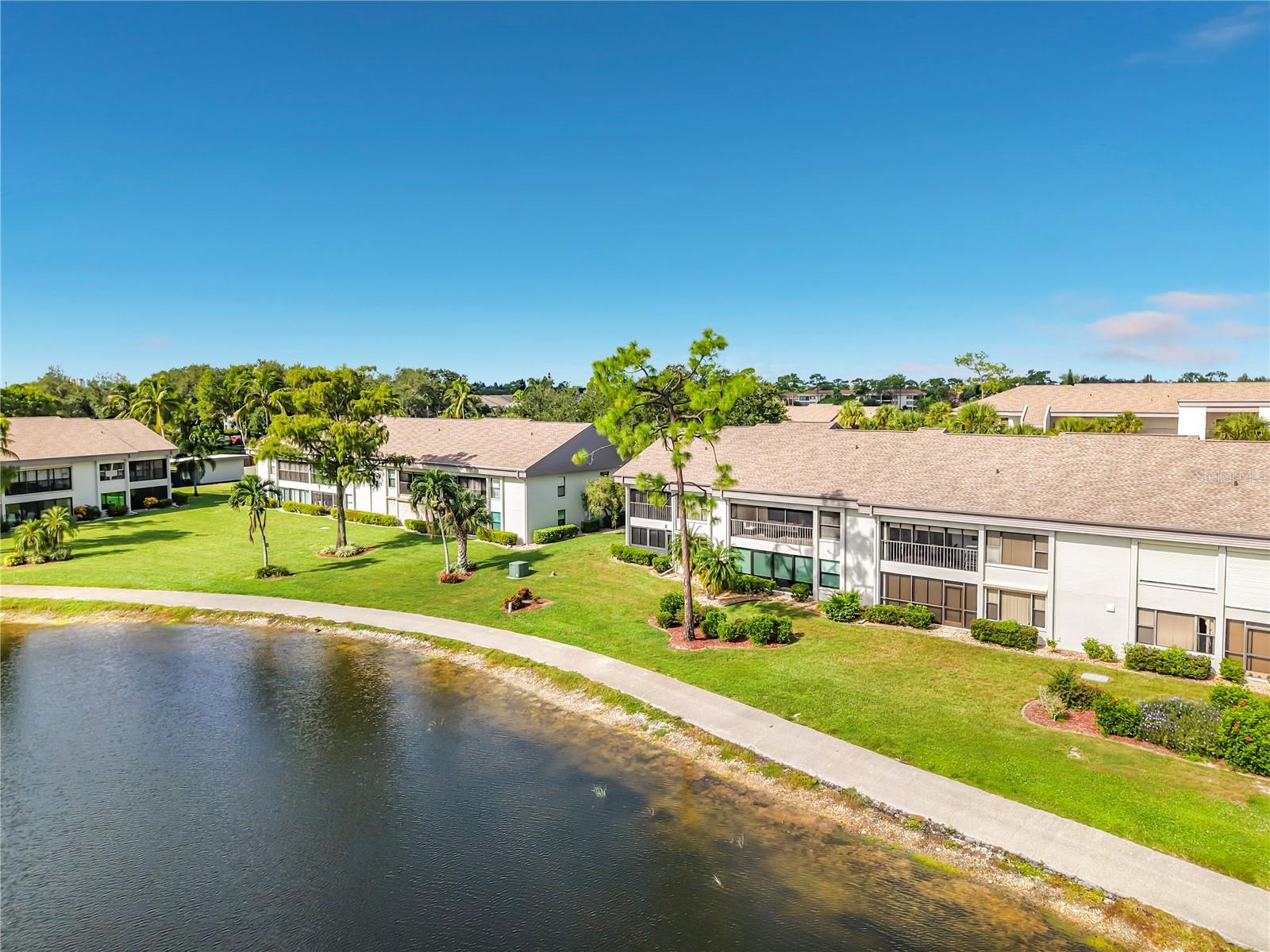 5925 Trailwinds Dr #925, Fort Myers, FL 33907 photo