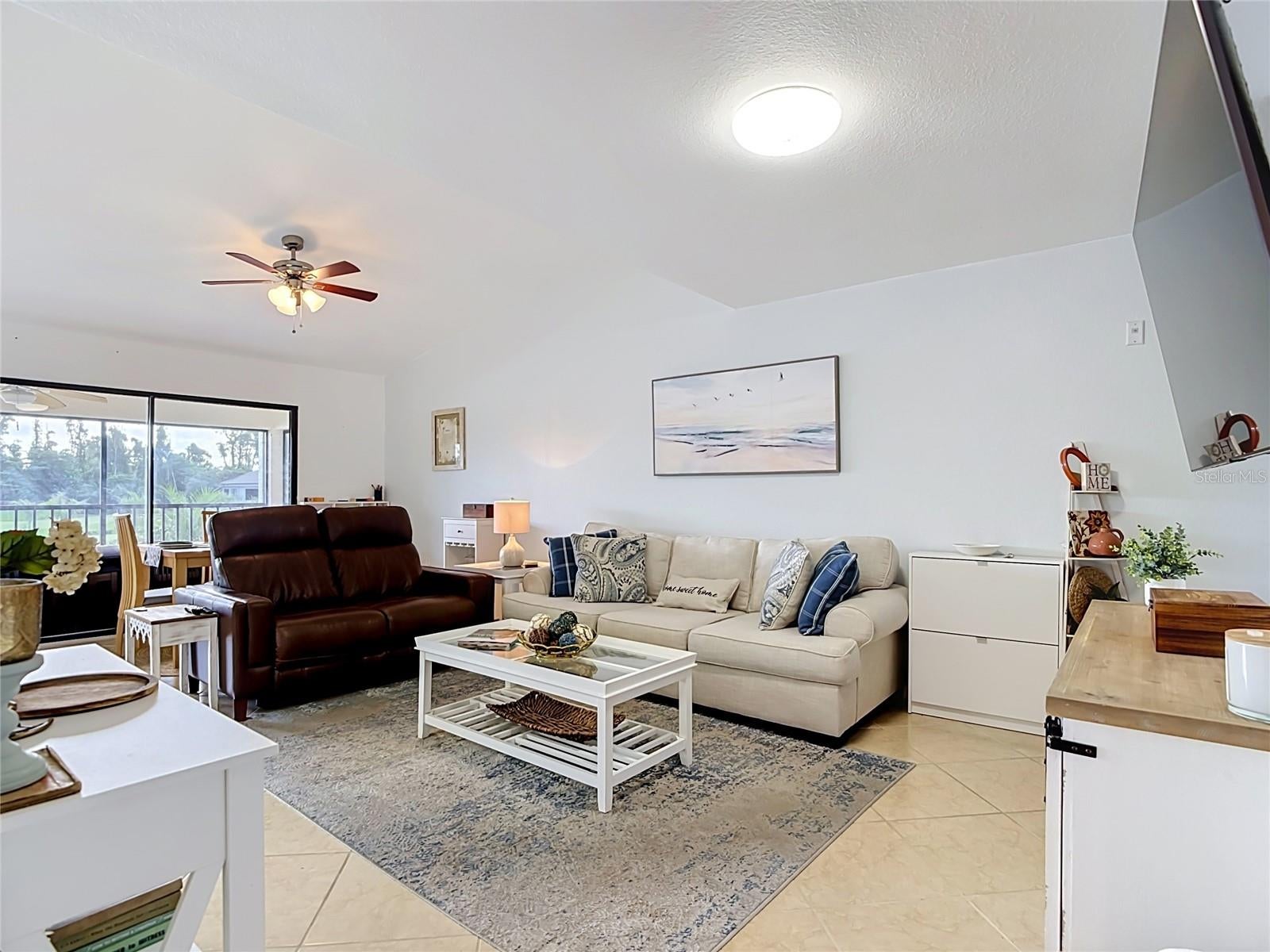5925 Trailwinds Dr #925, Fort Myers, FL 33907 photo