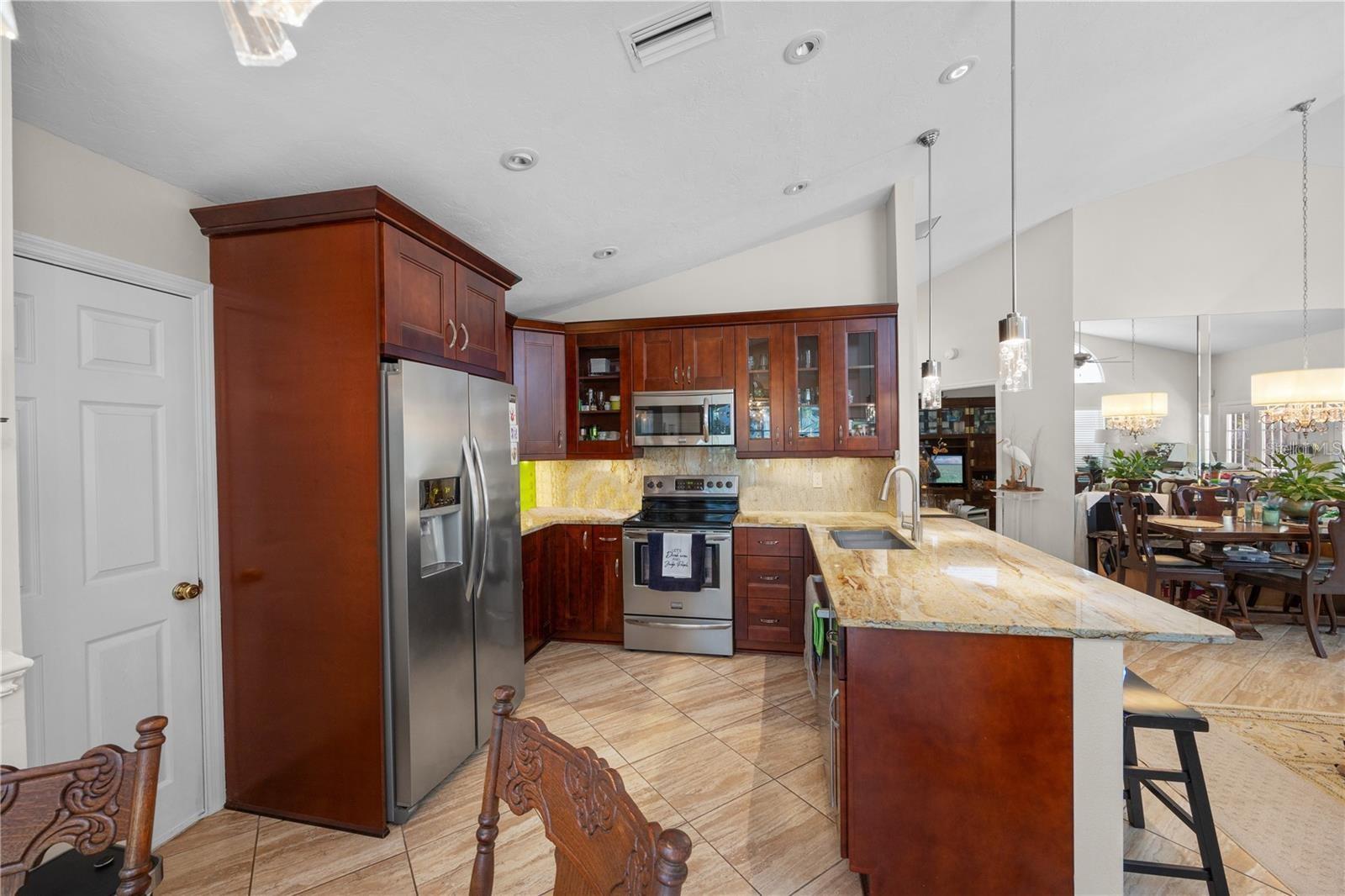 7716 Geneva Ln, Sarasota, FL 34243 photo