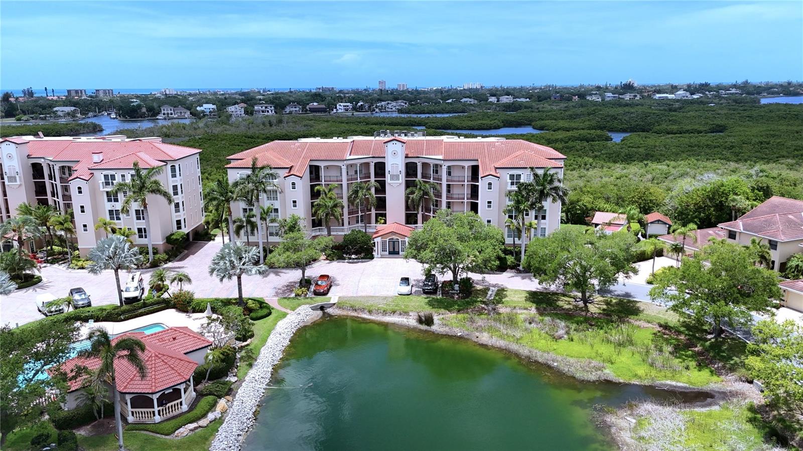 5420 Eagles Point Cir, Sarasota, FL 34231