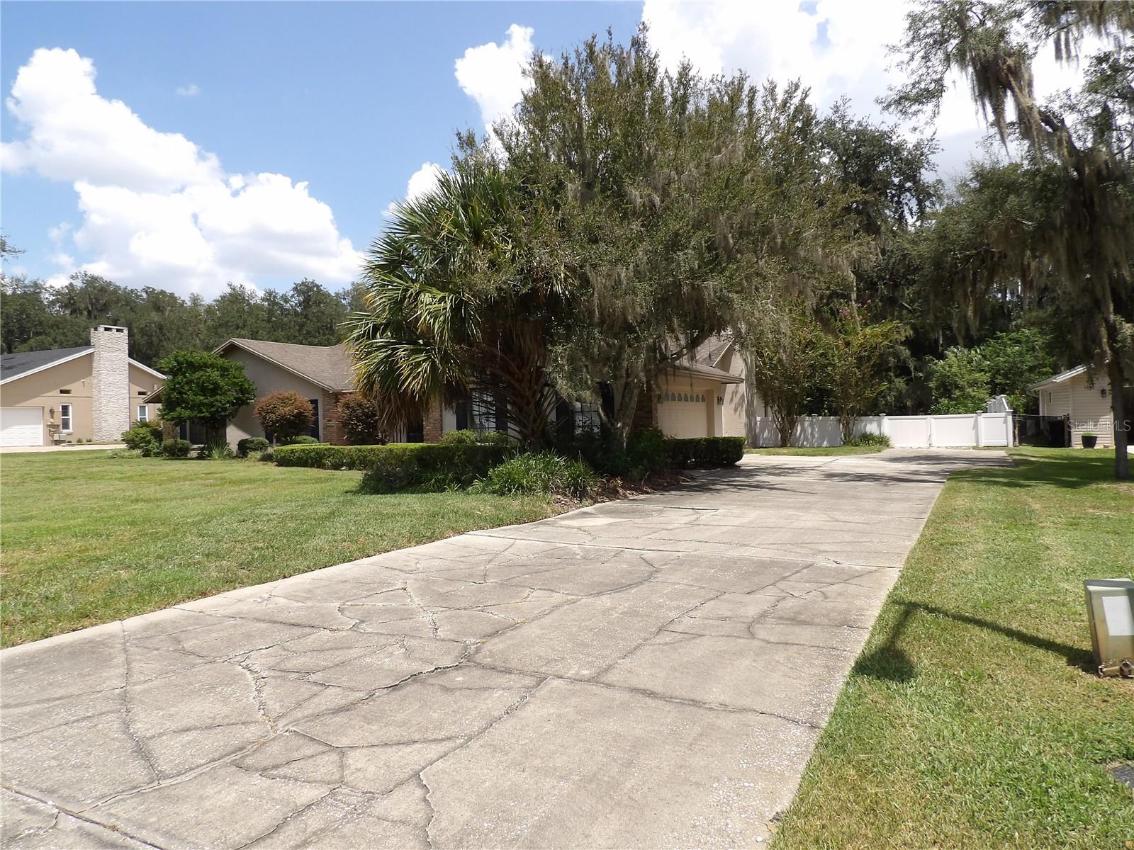 6282 Forestwood Dr, Lakeland, FL 33811 photo