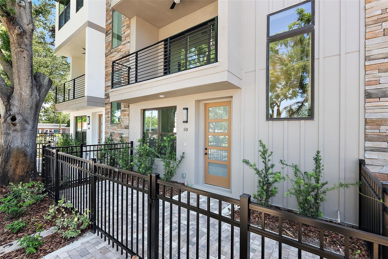 50 64 St, Saint Petersburg, FL 33707 photo