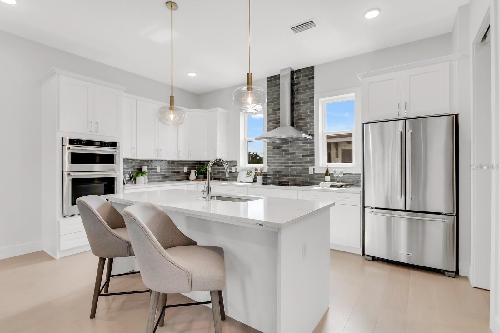 50 64 St, Saint Petersburg, FL 33707 photo