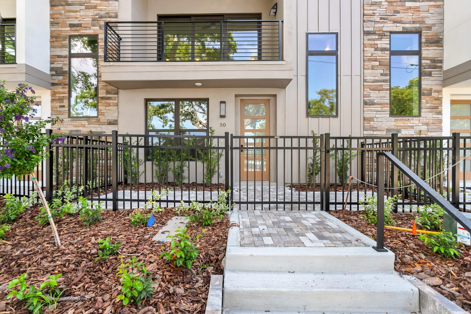 50 64 St, Saint Petersburg, FL 33707 photo