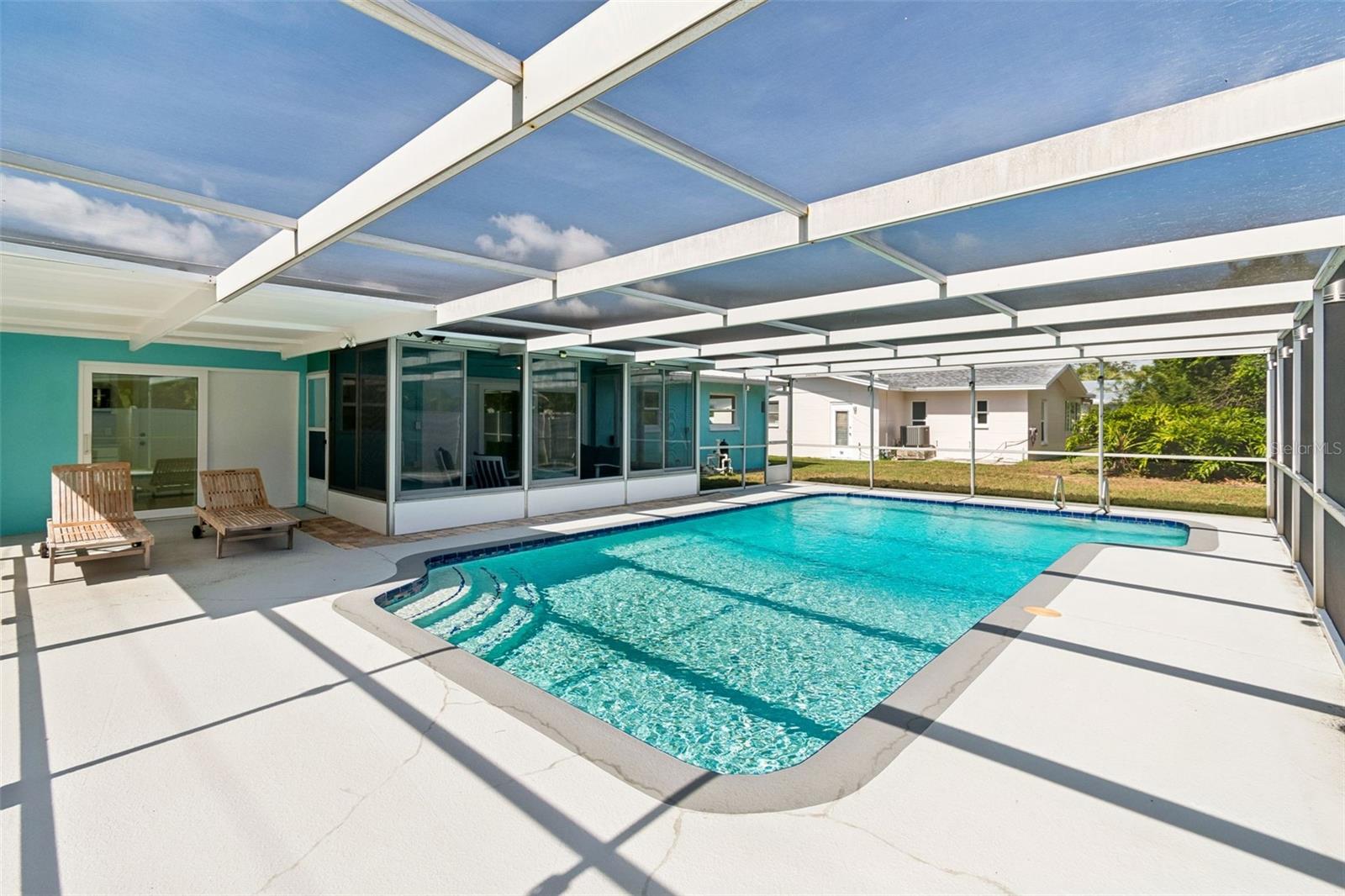 4388 50 Pl, Saint Petersburg, FL 33711 photo