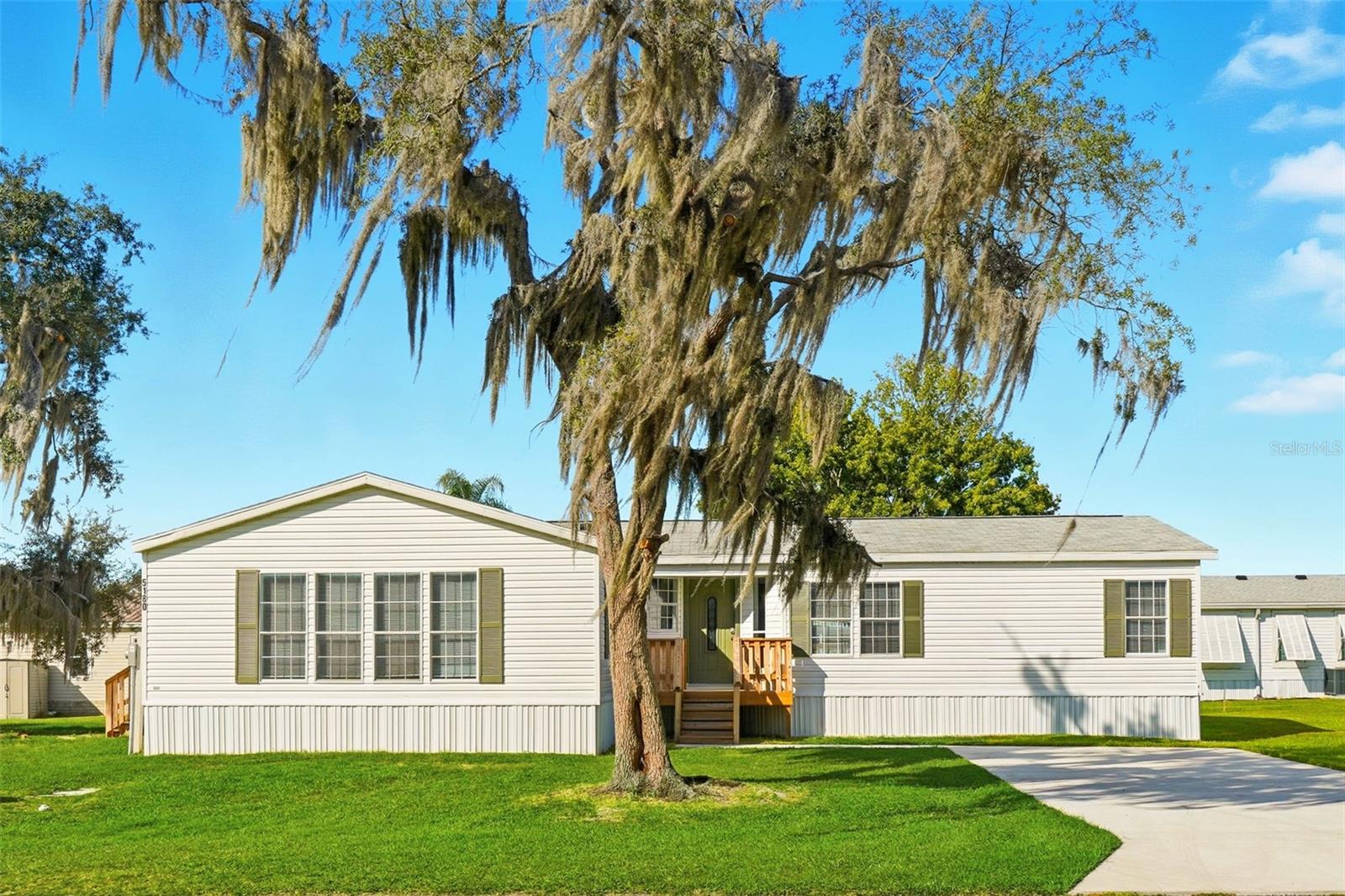 5180 Lexington Cir, Wildwood, FL 34785