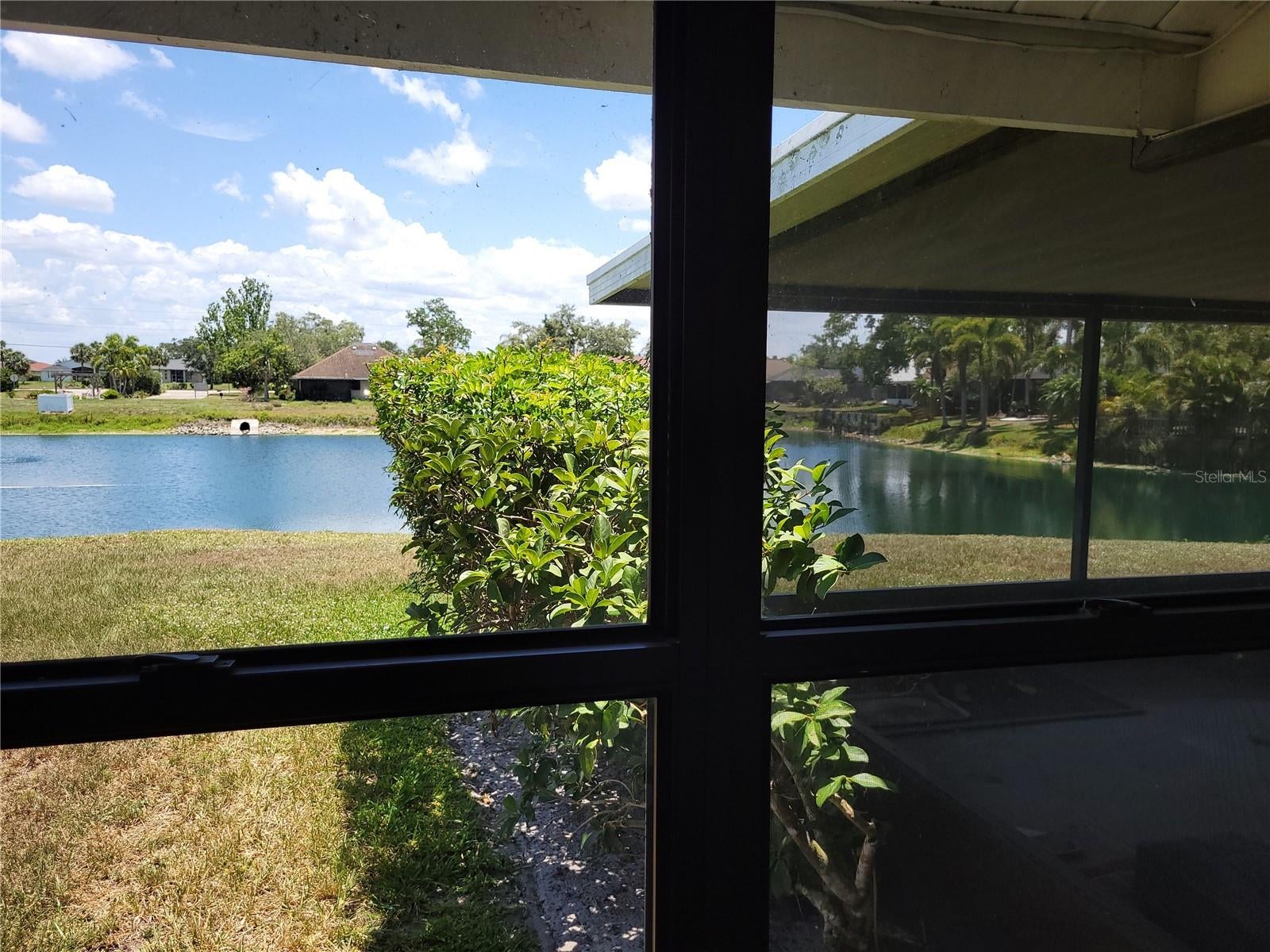 3538 65 Avenue Cir, Sarasota, FL 34243 photo