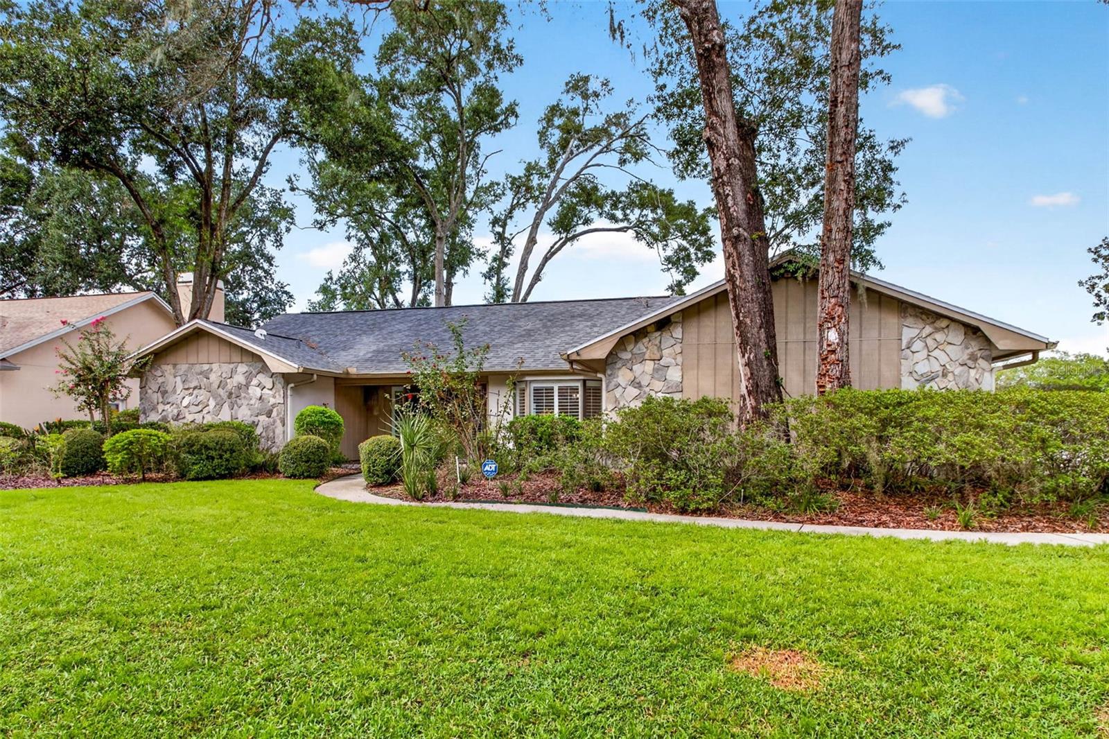 6328 N Queensway Dr, Temple Terrace, FL 33617 photo