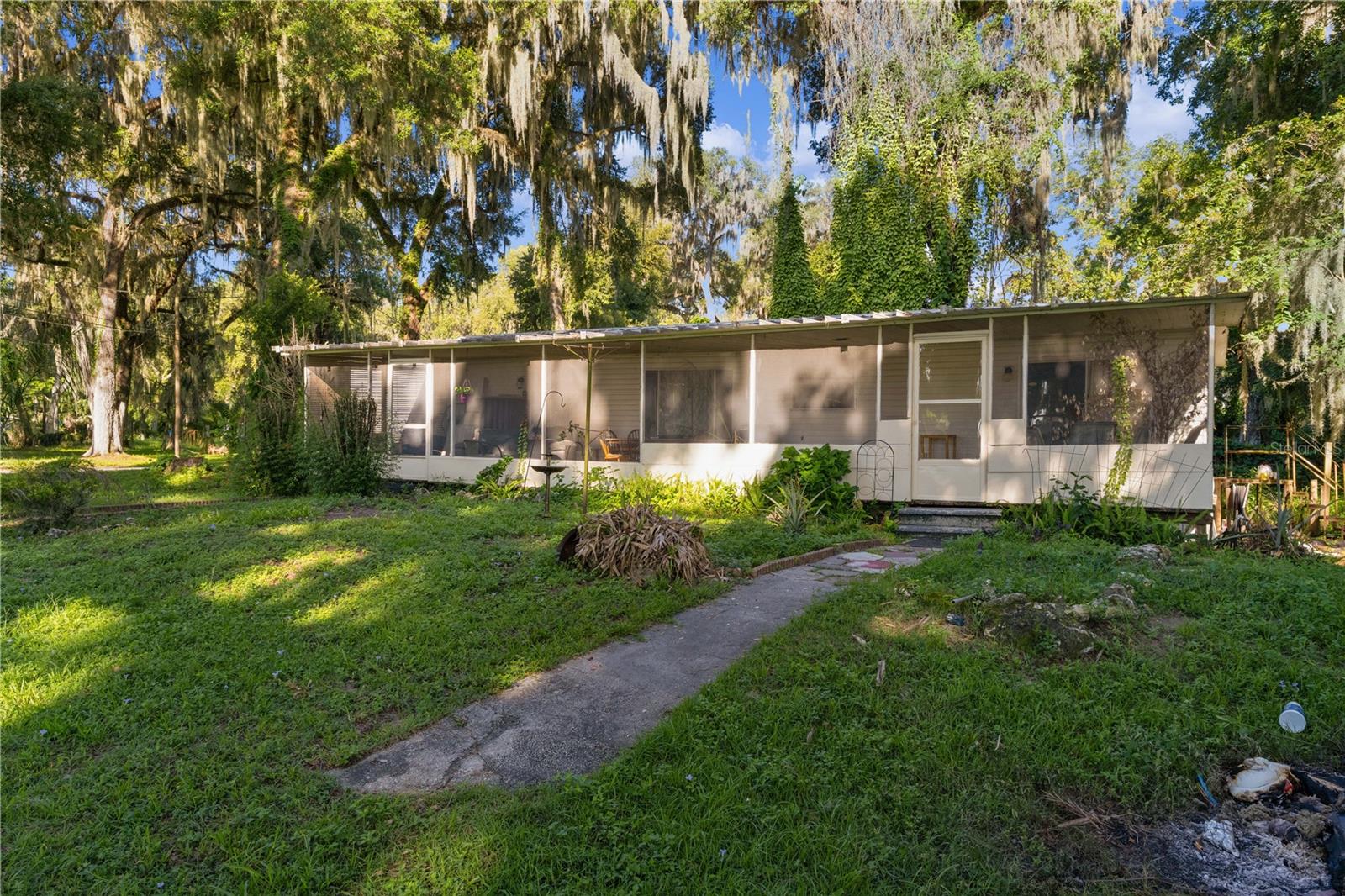 1975 Crescent 412 Rd, Lake Panasoffkee, FL 33538