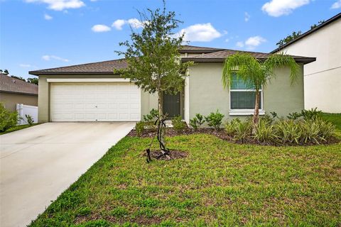 Single Family Residence in ZEPHYRHILLS FL 36618 GARDEN WALL WAY.jpg