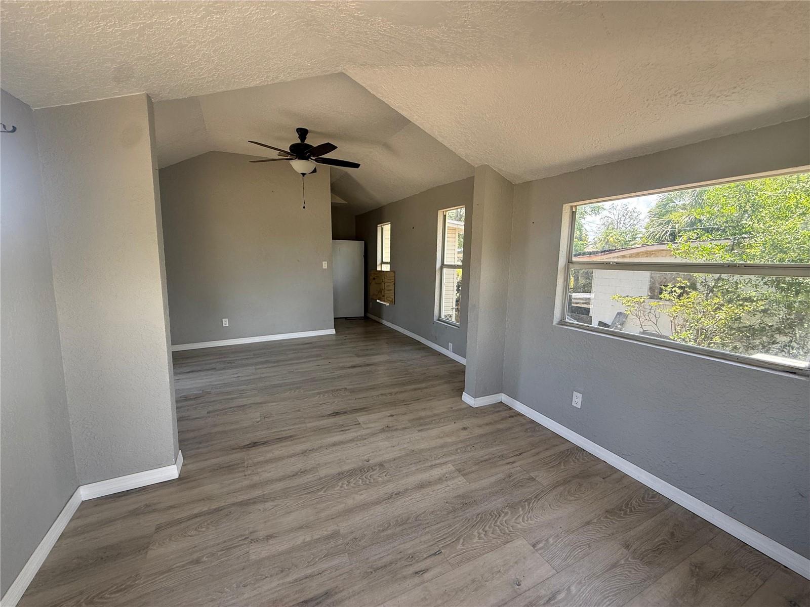 2220 20 St, Saint Petersburg, FL 33712 photo