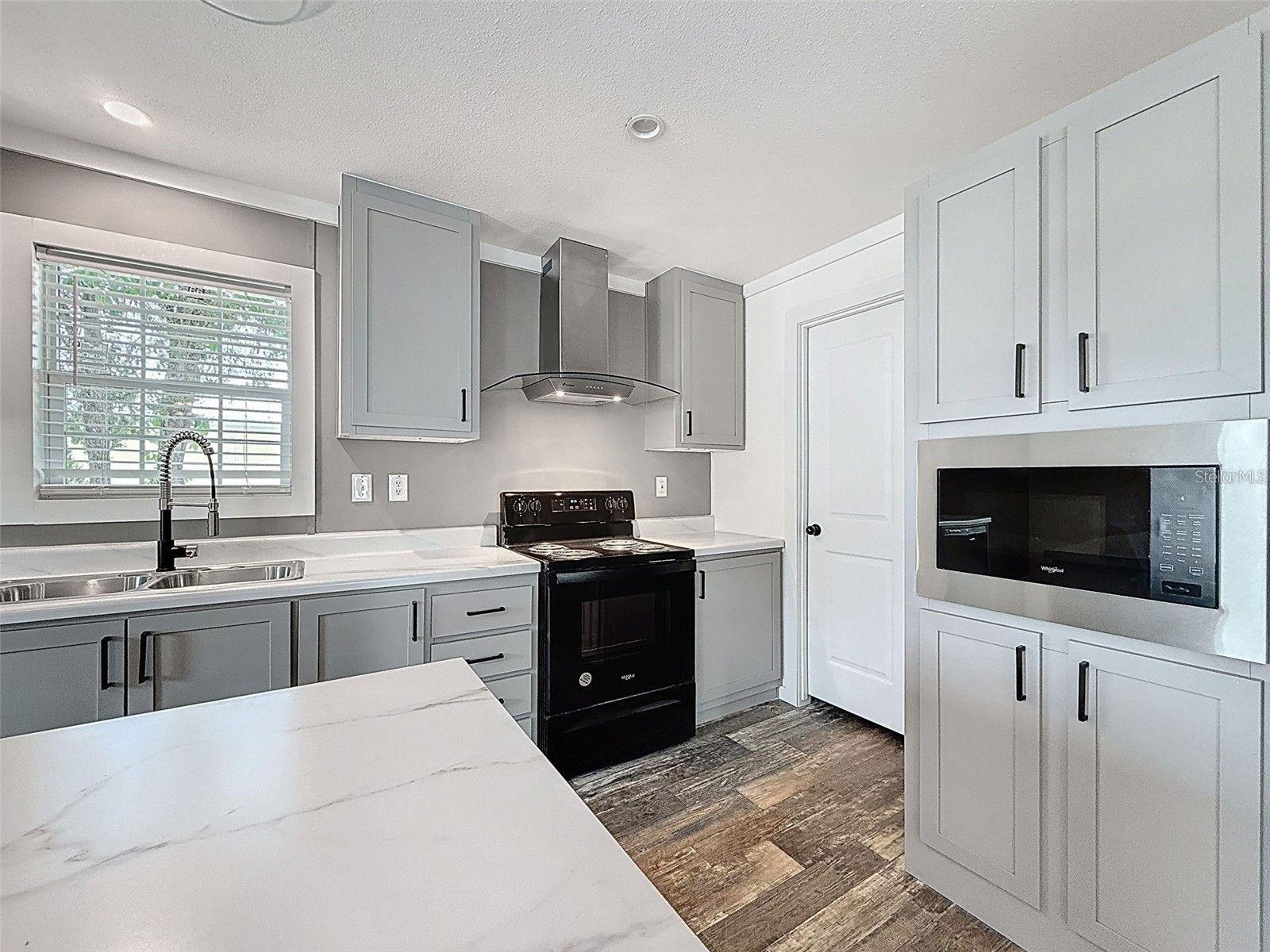 12338 Terra Ceia Ave, New Port Richey, FL 34654 photo