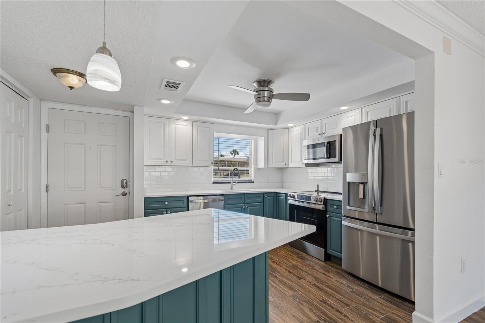4575 Cove Circle 101, Saint Petersburg, FL 33708 photo