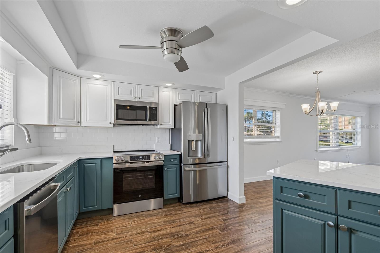4575 Cove Circle 101, Saint Petersburg, FL 33708 photo