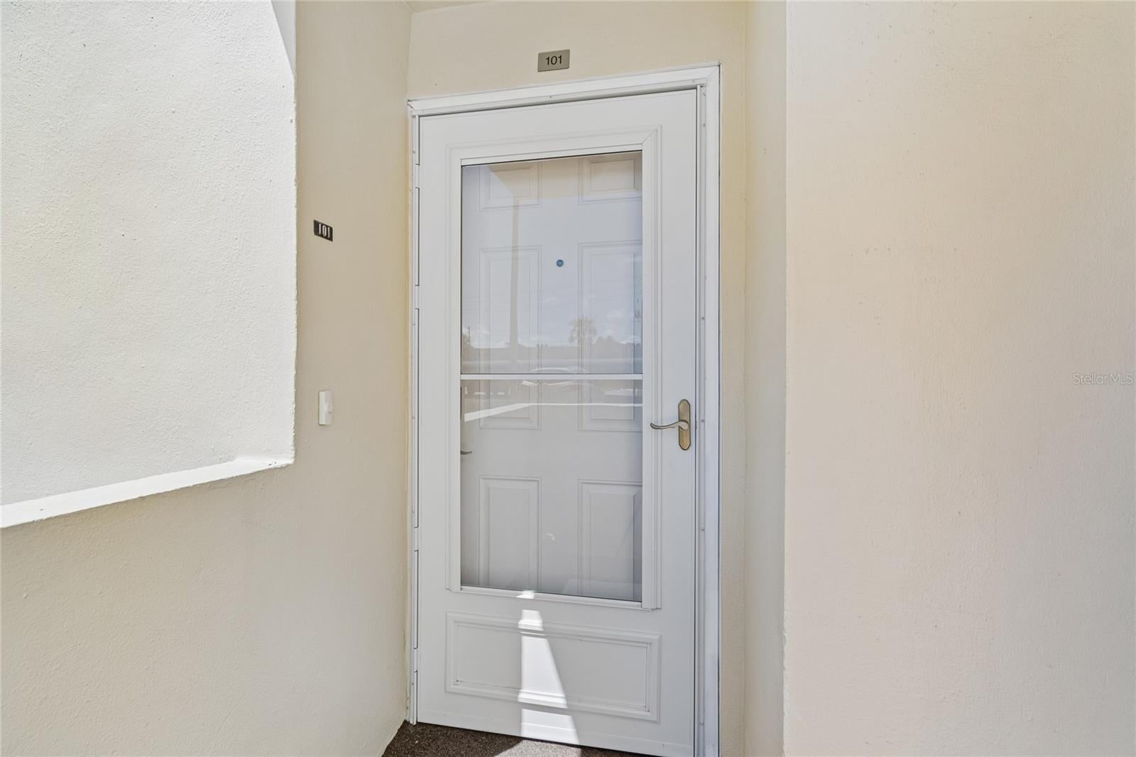 4575 Cove Circle 101, Saint Petersburg, FL 33708 photo