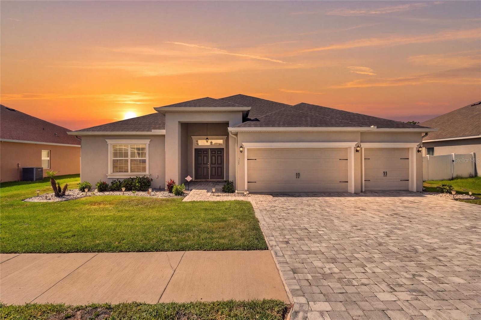 319 Travelers Creek Dr, Auburndale, FL 33823