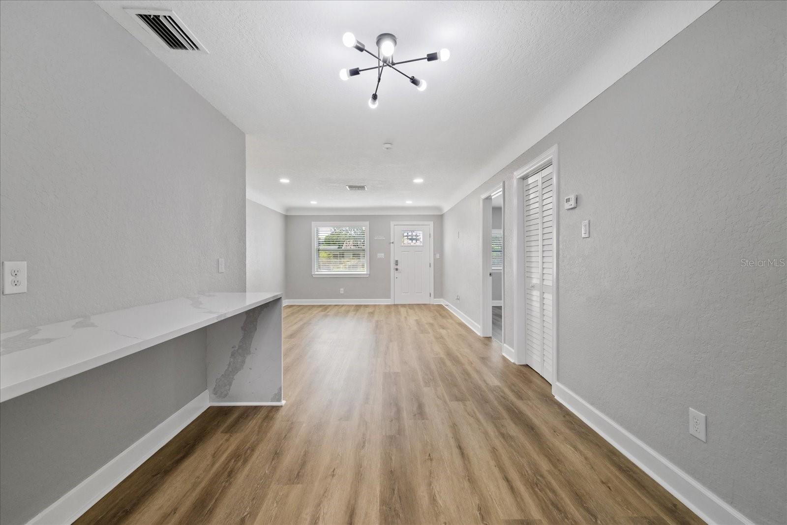 4053 31 St, Saint Petersburg, FL 33714 photo