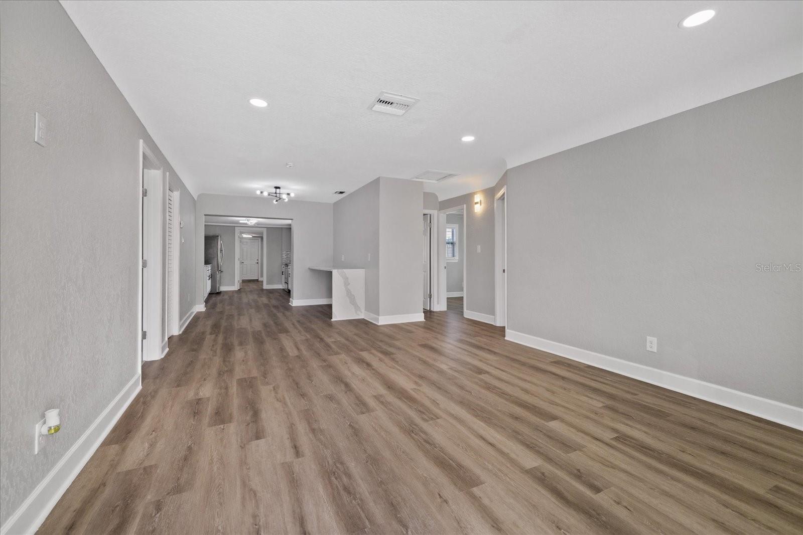 4053 31 St, Saint Petersburg, FL 33714 photo