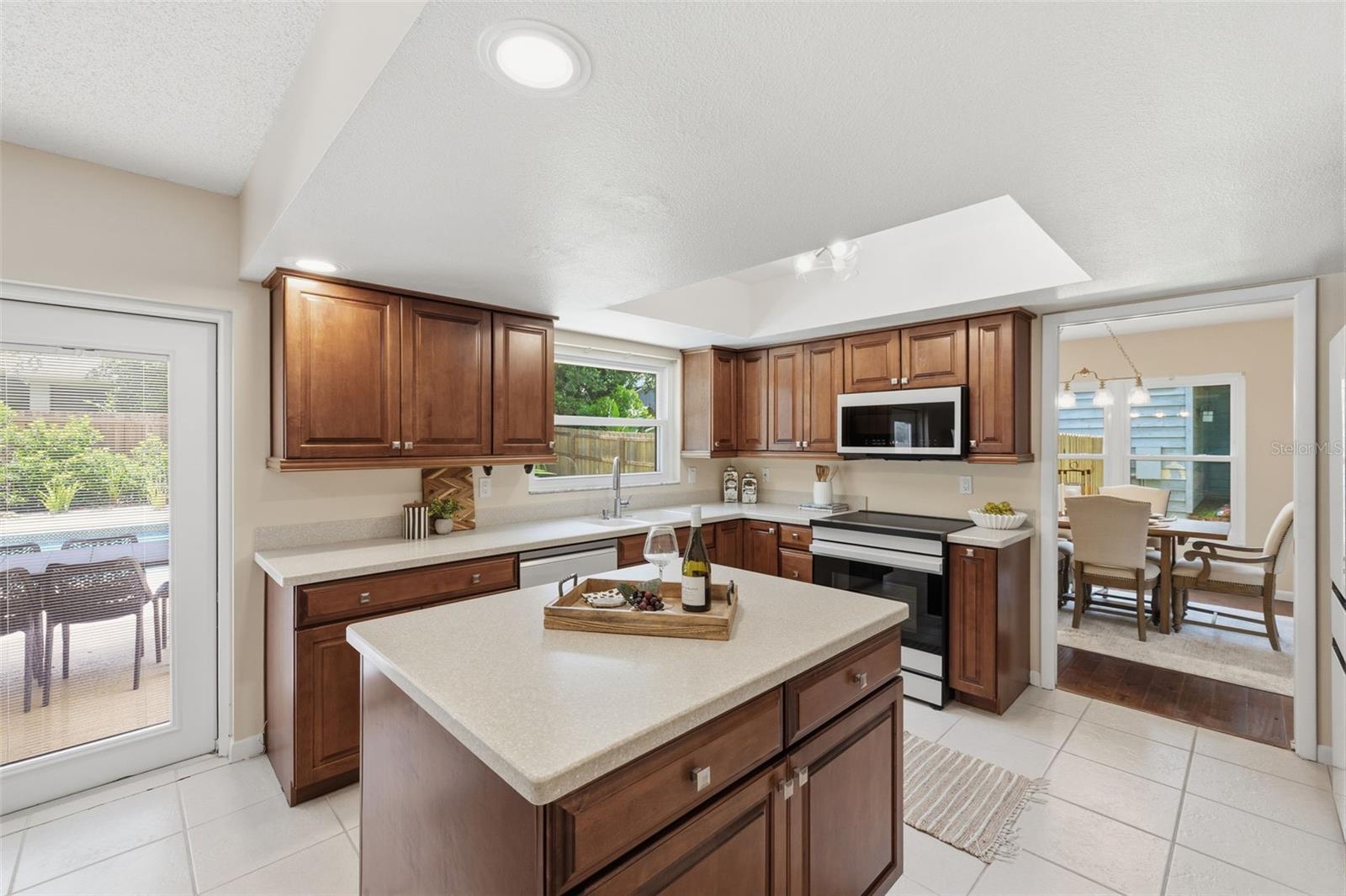 11007 Theresa Arbor Dr, Tampa, FL 33617 photo