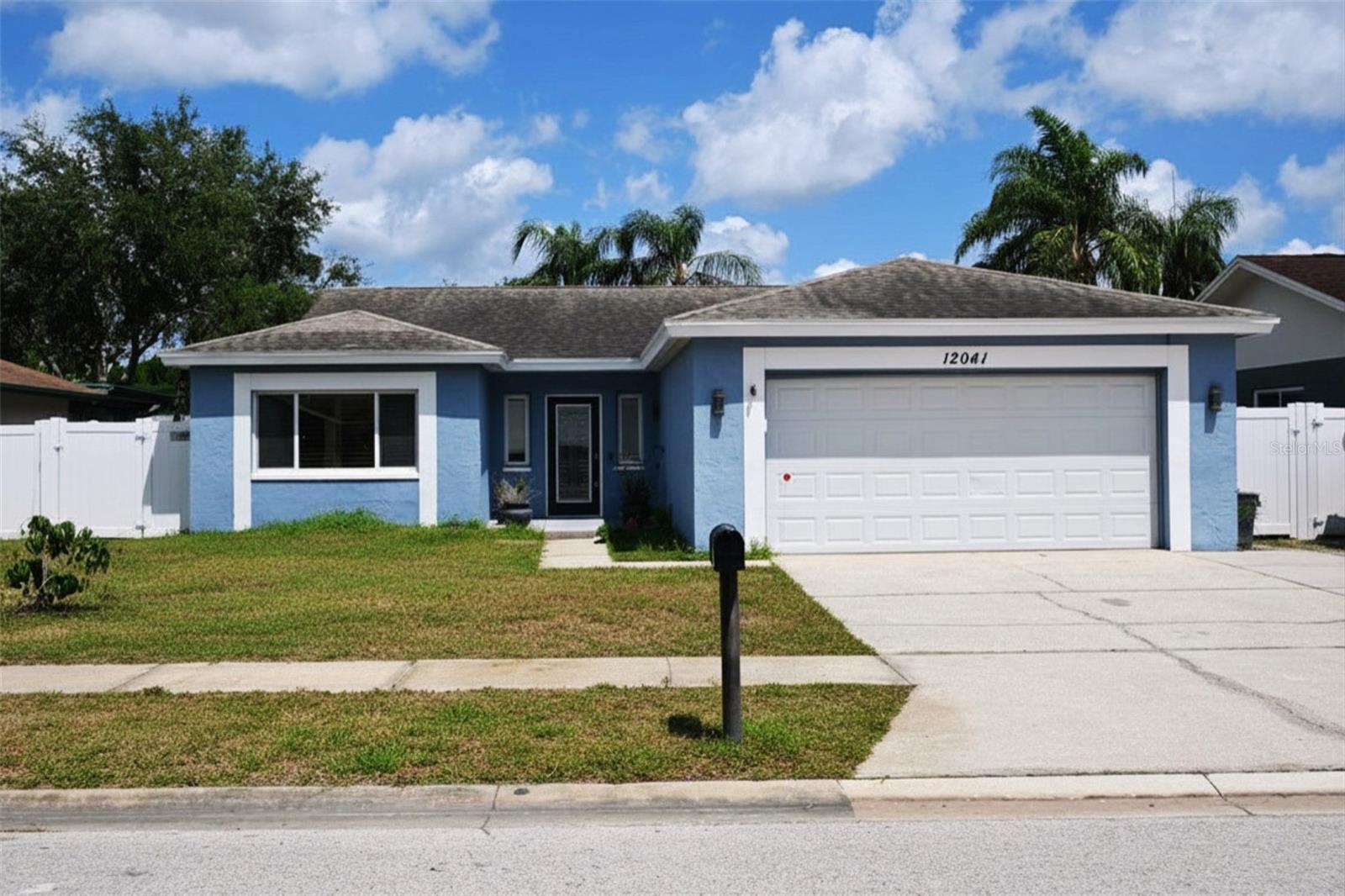 12041 70 St, Largo, FL 33773