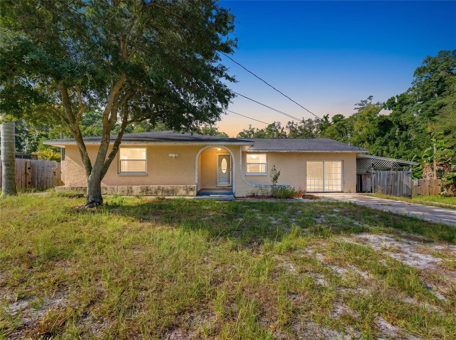 1116 Oakwood St, Tarpon Springs, FL 34689