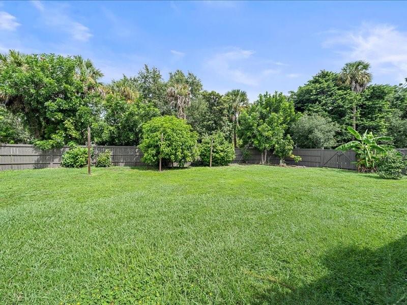 2499 Hillview St, Sarasota, FL 34239 photo
