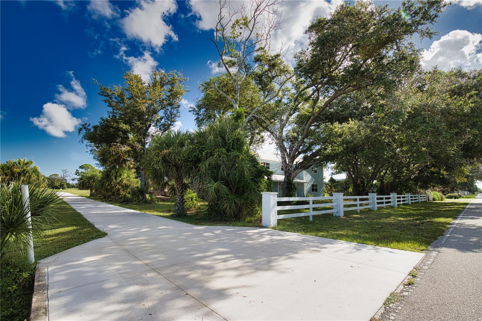 916 Bayshore Dr, Englewood, FL 34223 photo