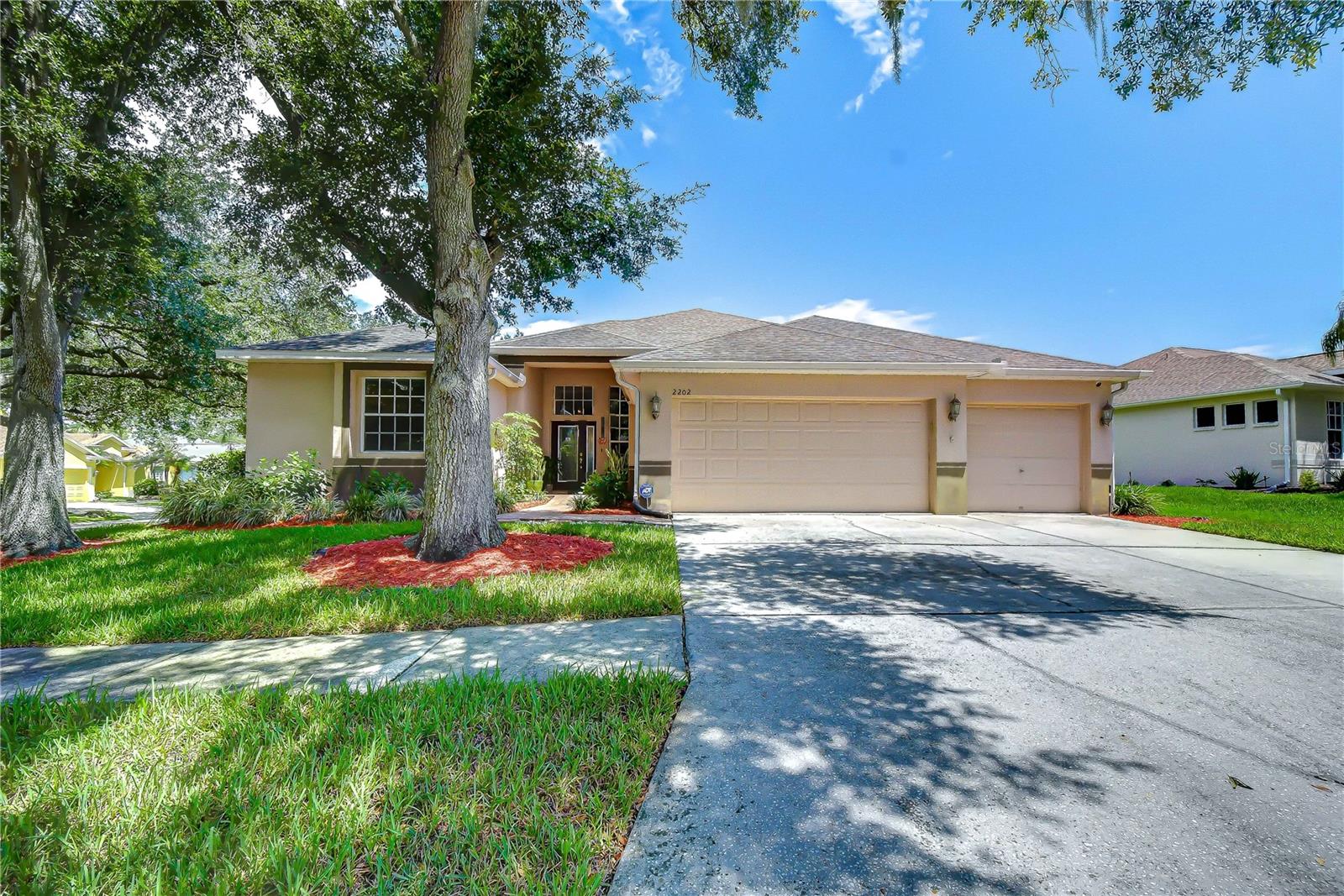 2202 Longmore Cir, Valrico, FL 33596