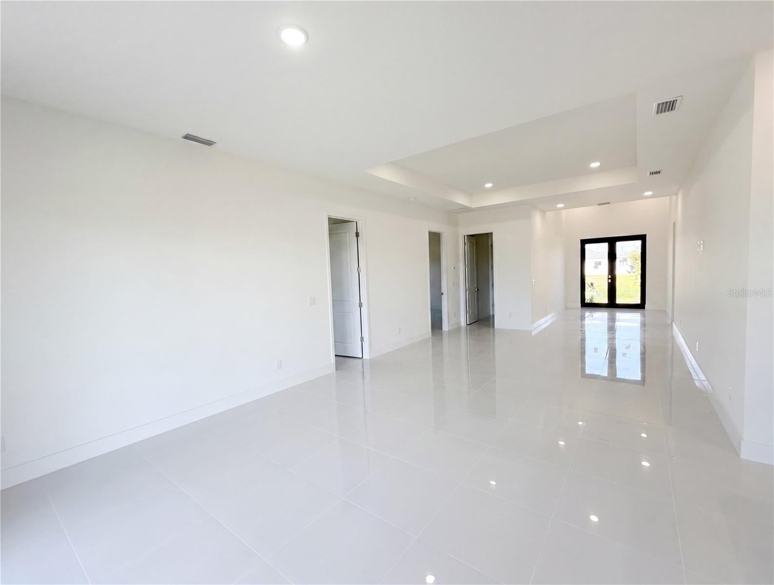 2725 Embers Pkwy, Cape Coral, FL 33993 photo