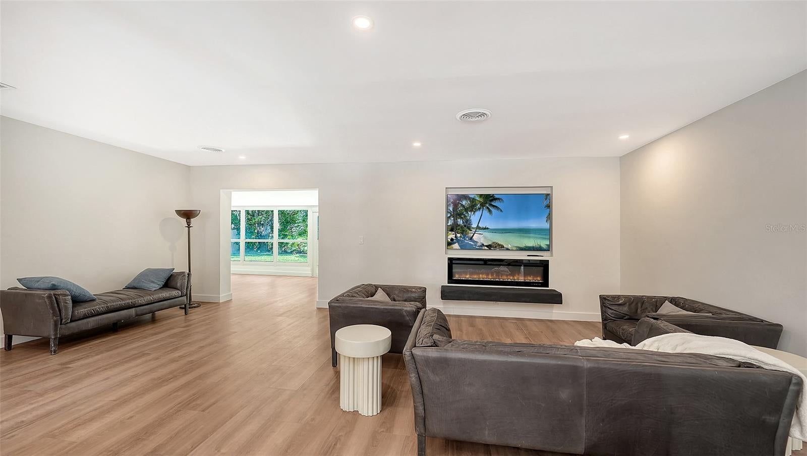 2465 Foster Ln, Sarasota, FL 34239 photo