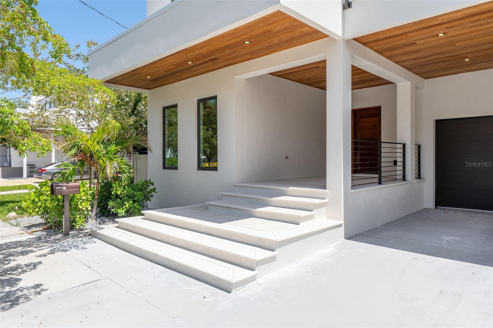 1681 Oak St, Sarasota, FL 34236 photo
