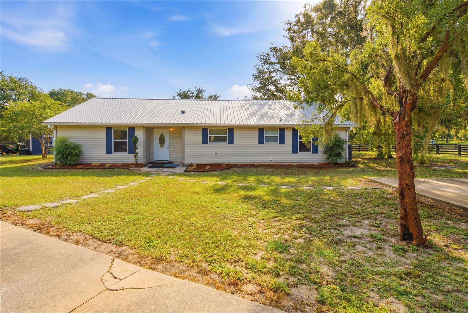 16723 173 Terrace Rd, Weirsdale, FL 32195