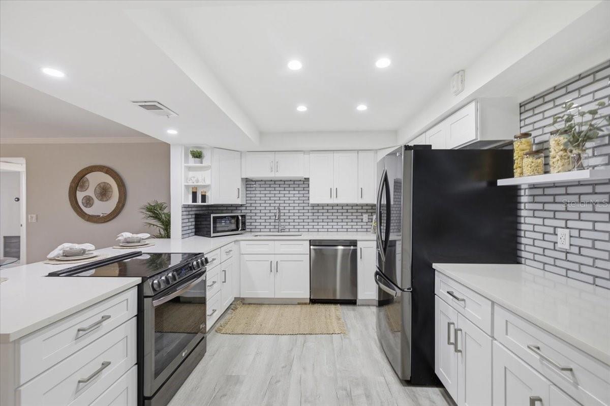 4908 38 Way #401, Saint Petersburg, FL 33711 photo