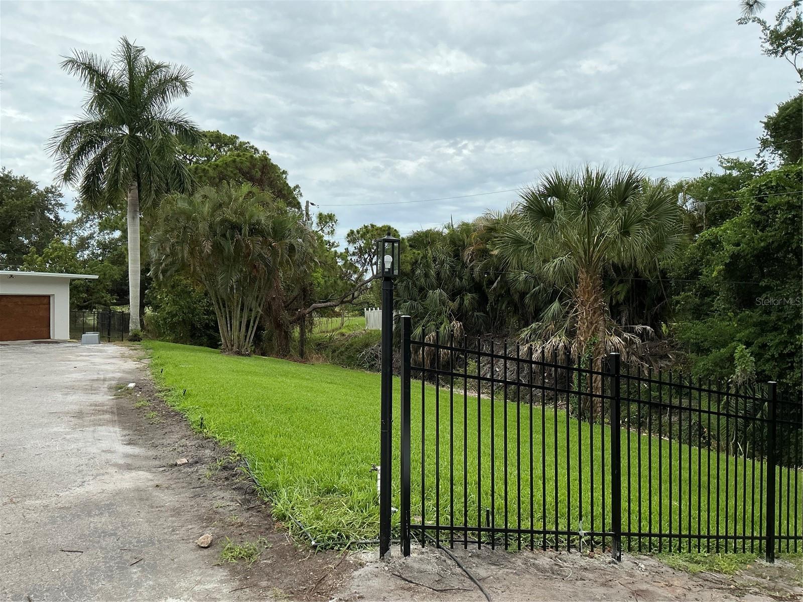 502 Magellan Dr, Sarasota, FL 34243 photo