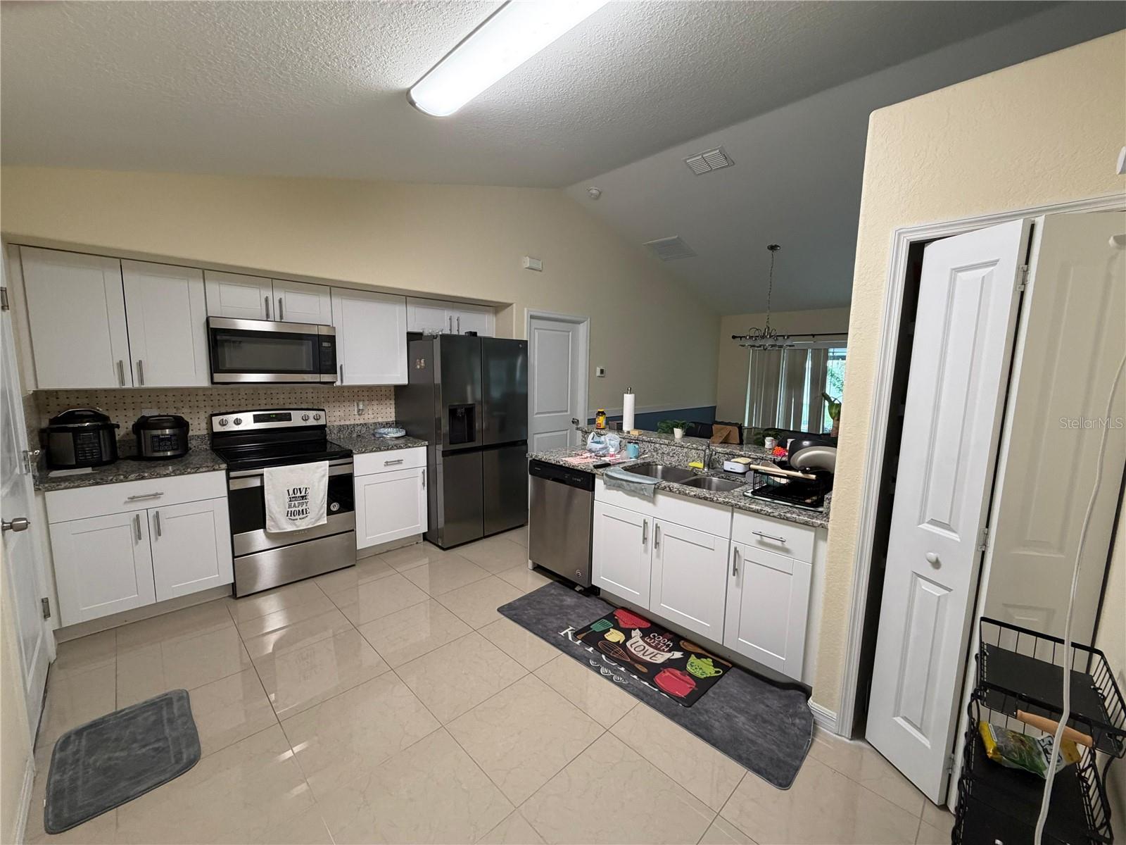 14220 Spring Hill Dr, Spring Hill, FL 34609 photo