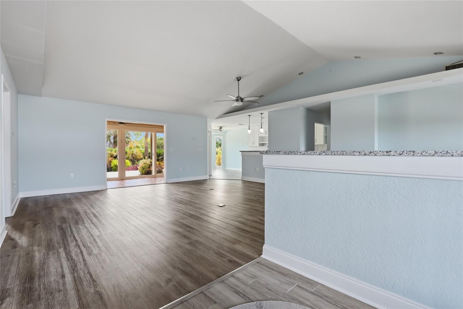 5207 86 Street Ct, Bradenton, FL 34210 photo