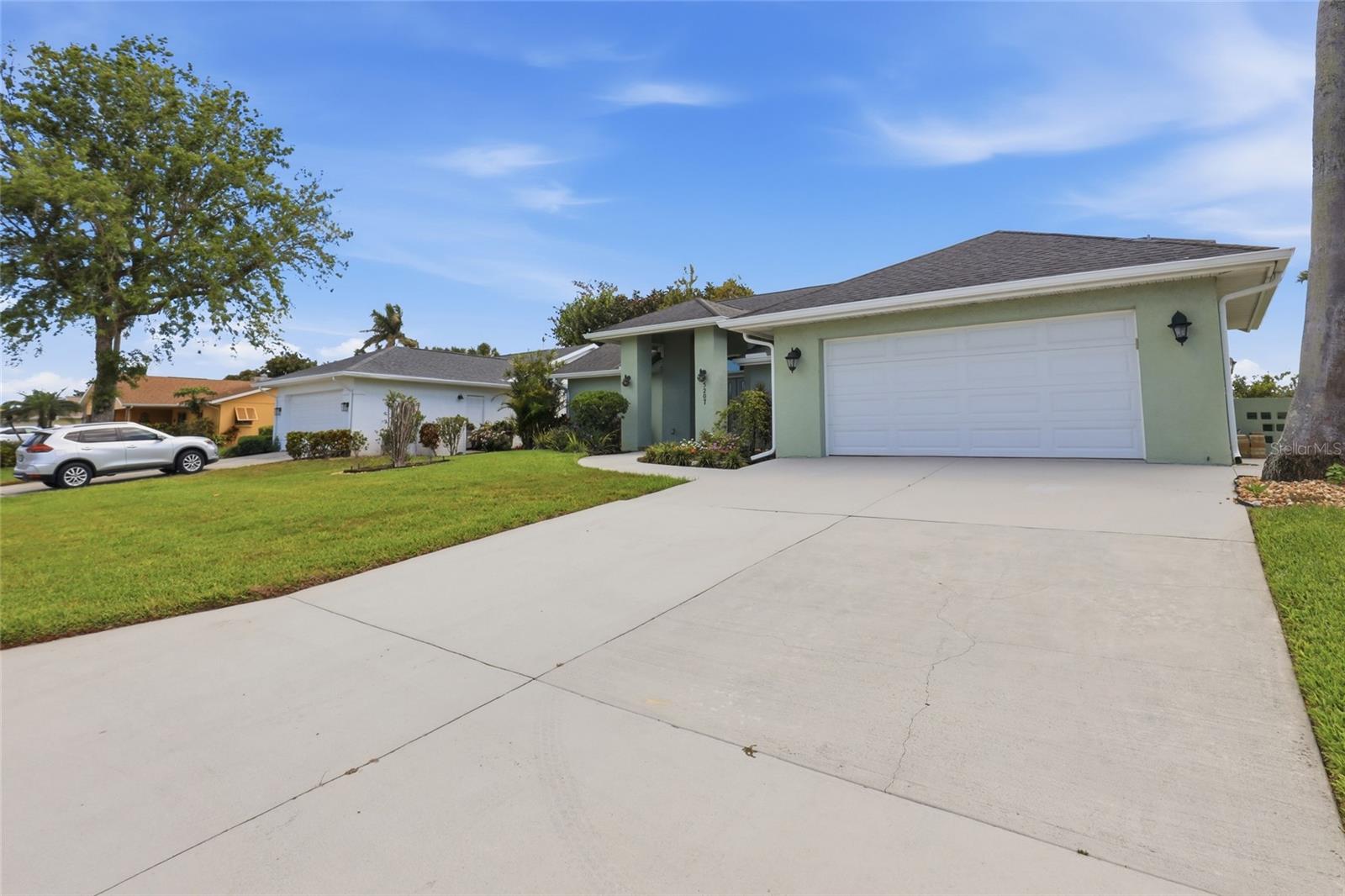 5207 86 Street Ct, Bradenton, FL 34210 photo