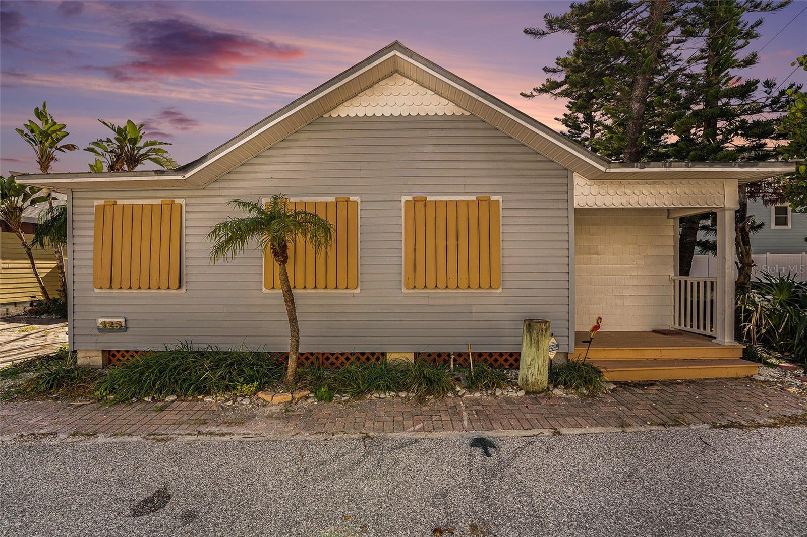125 95 Ave, Treasure Island, FL 33706