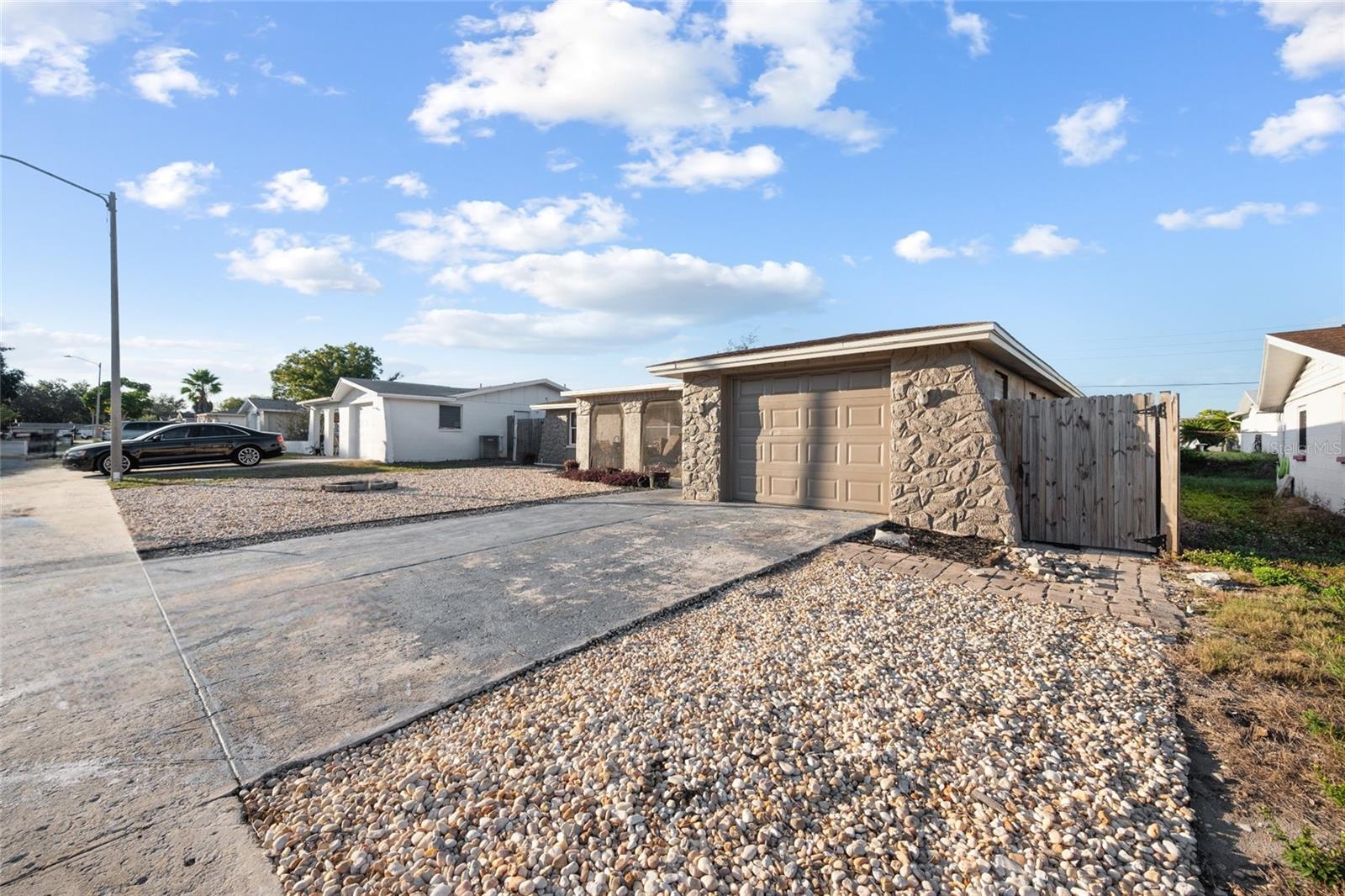 5633 Andrea Dr, Holiday, FL 34690 photo