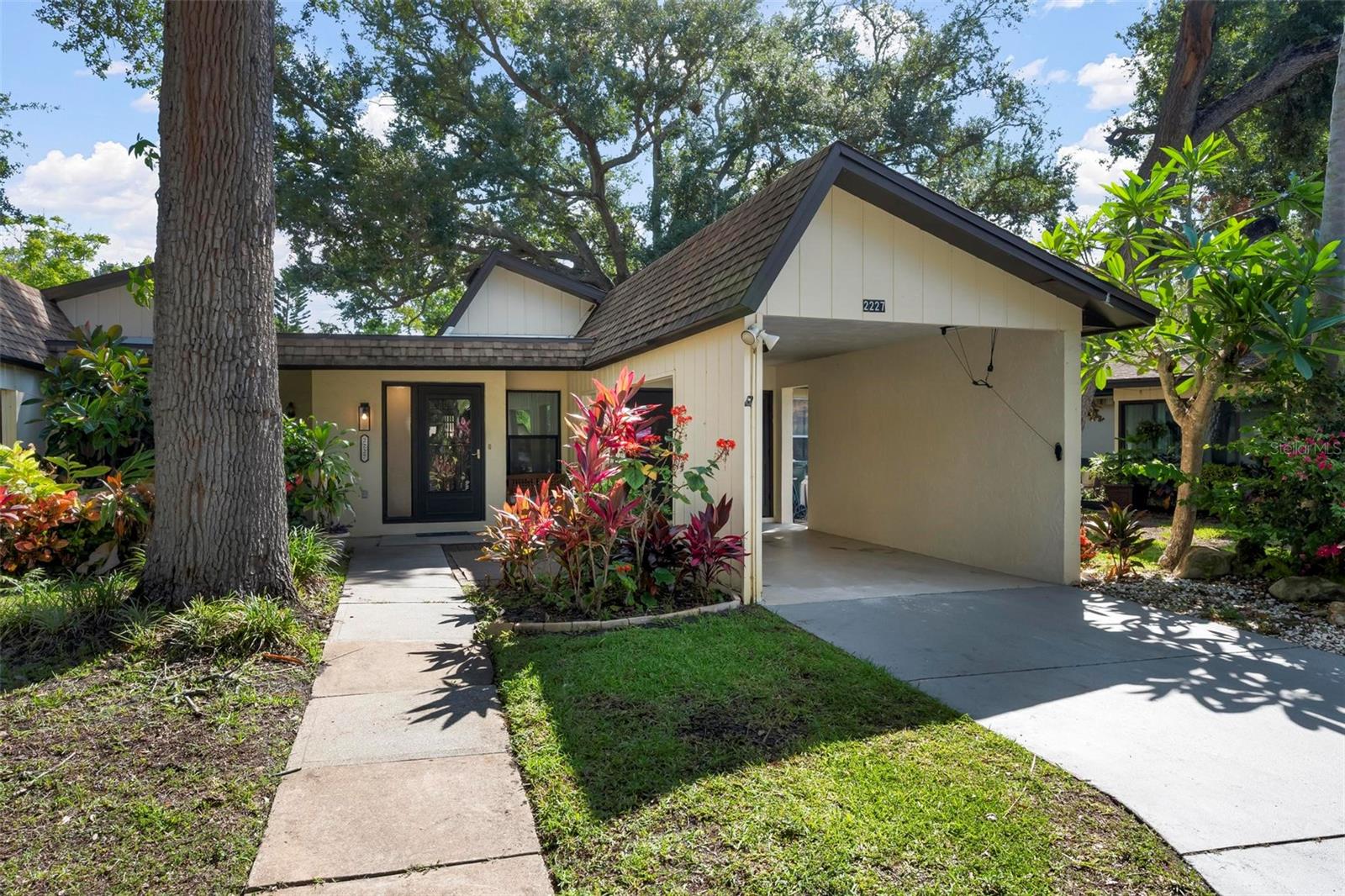 2227 Circlewood Dr, Sarasota, FL 34231