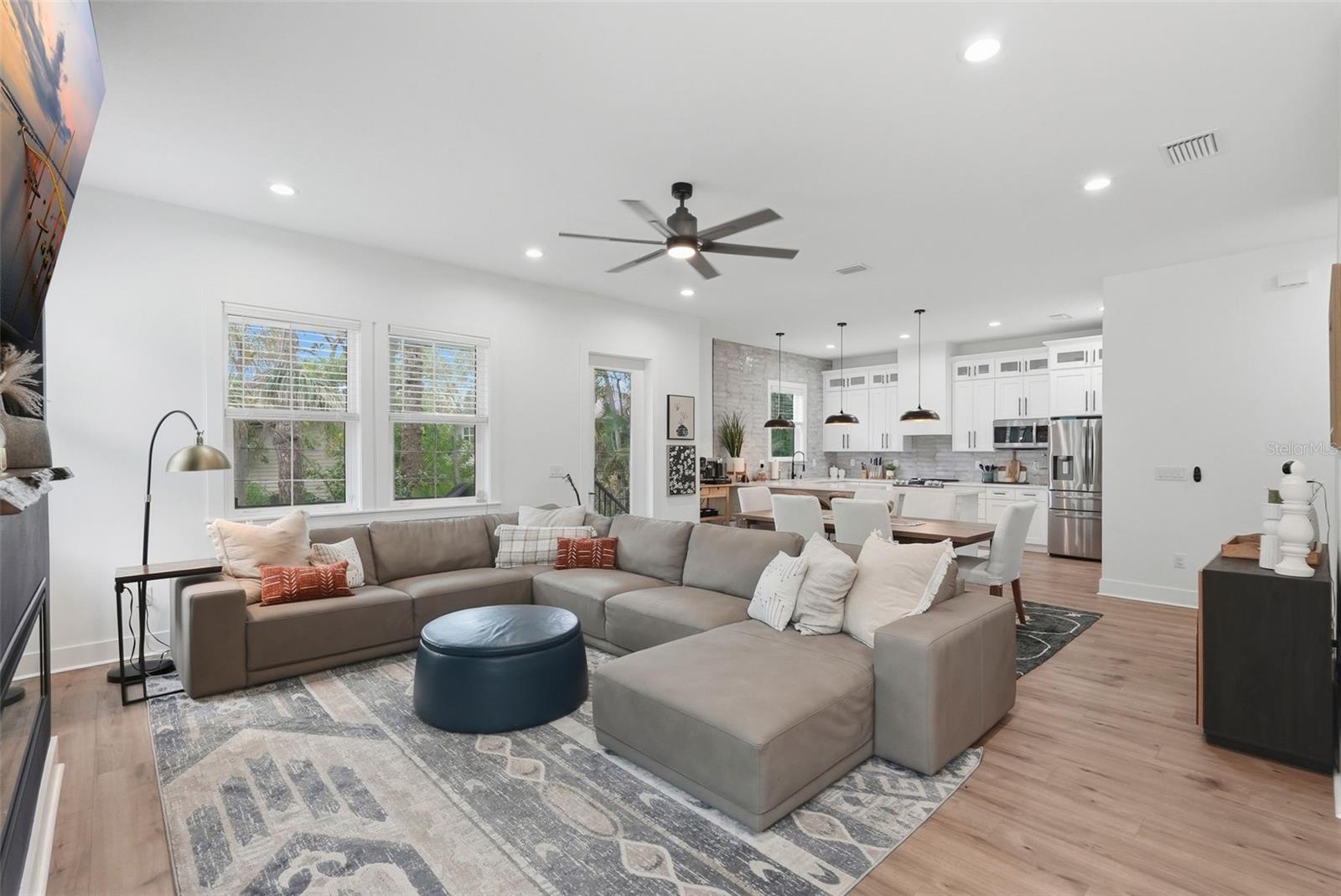 1727 Maryland Ave, Saint Petersburg, FL 33703 photo