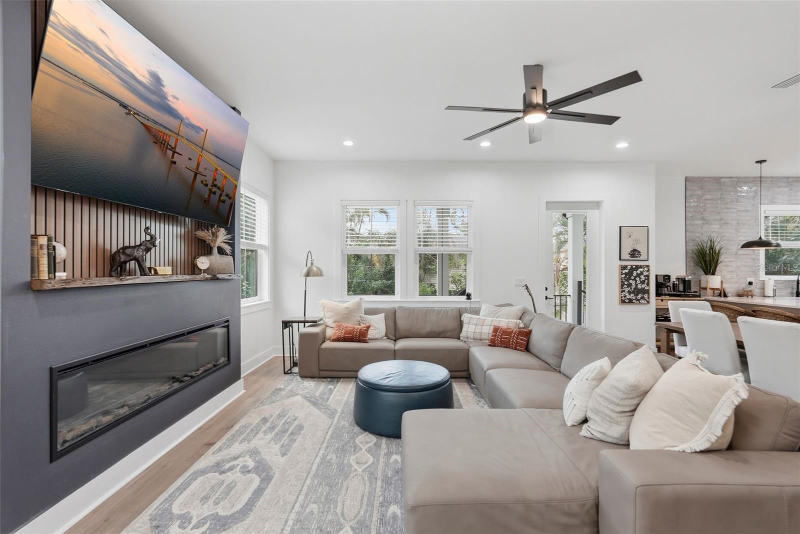 1727 Maryland Ave, Saint Petersburg, FL 33703 photo