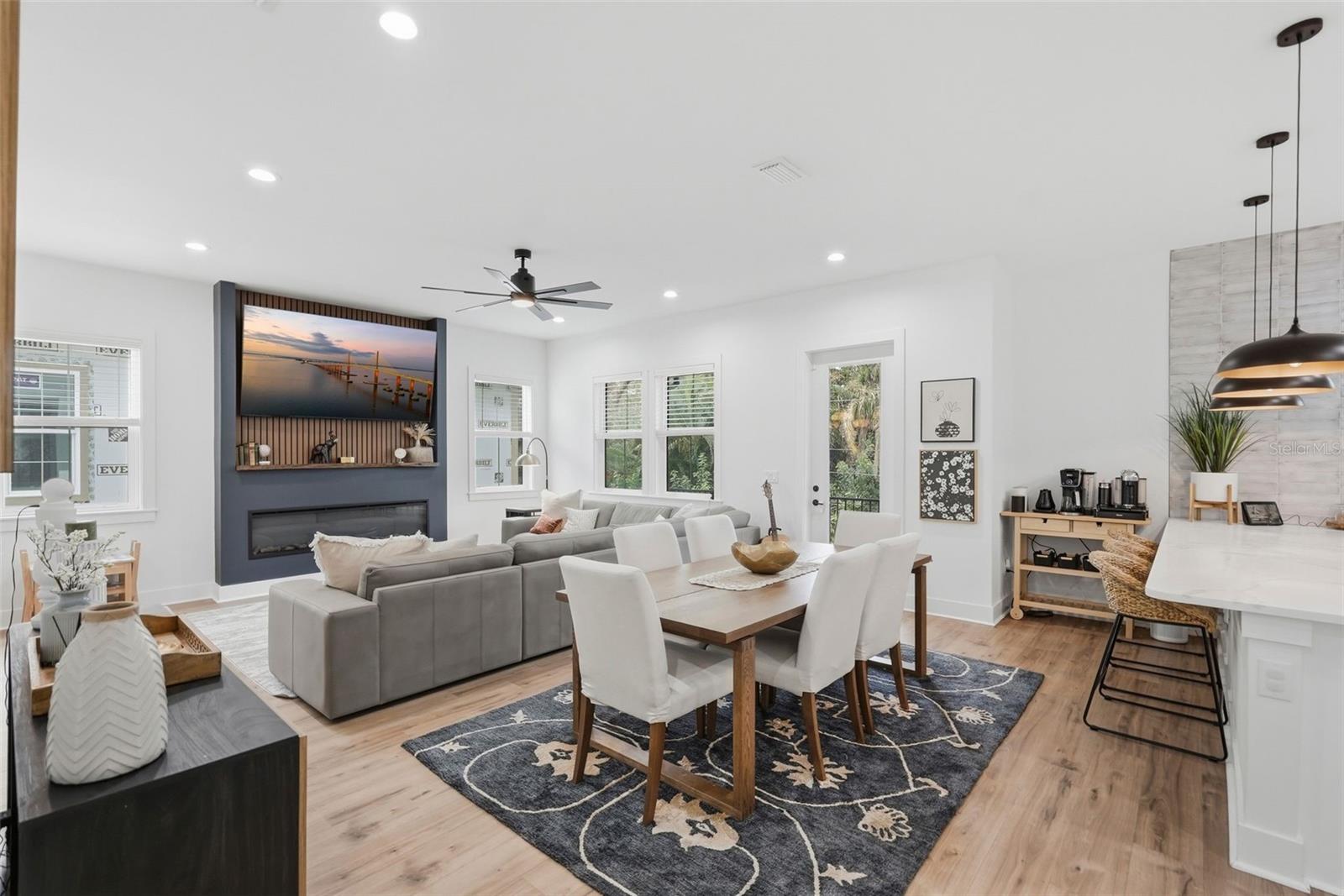 1727 Maryland Ave, Saint Petersburg, FL 33703 photo