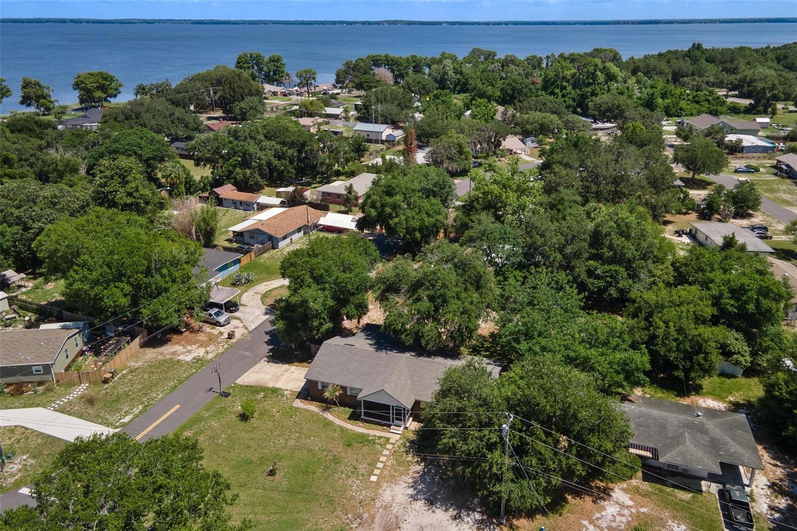 14407 Lake Junietta Dr, Tavares, FL 32778 photo