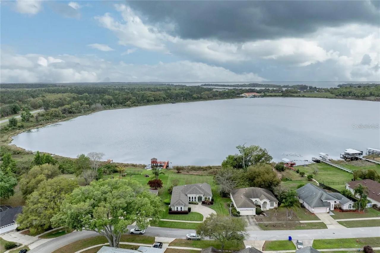 3804 Bayshore Cir, Tavares, FL 32778 photo