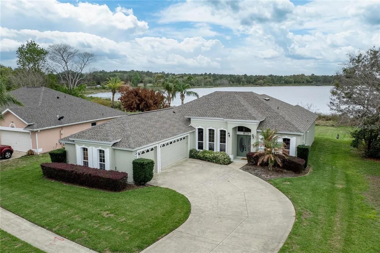 3804 Bayshore Cir, Tavares, FL 32778 photo
